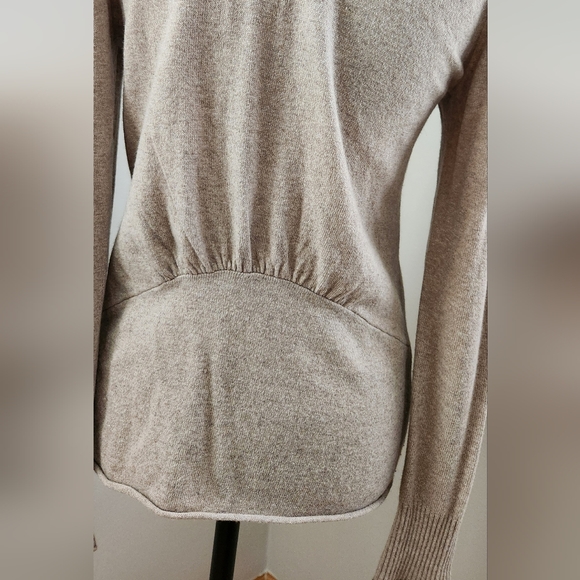BANANA REPUBLIC cashmere blend ecru/ beige color cardigan in size S - Picture 7 of 10